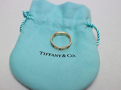 �e�B�t�@�j�[K18�A�g���X�w�ւ̔���