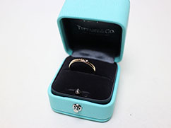 �e�B�t�@�j�[ �o���h�����O�̔���